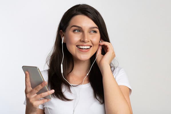 4 Ways Brands Can Gain Awareness on Clubhouse [+Examples]