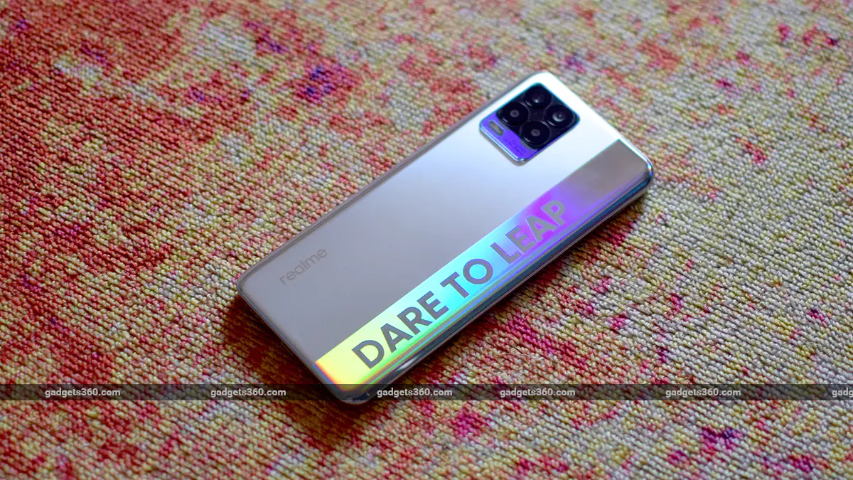 realme 8 review cover ww